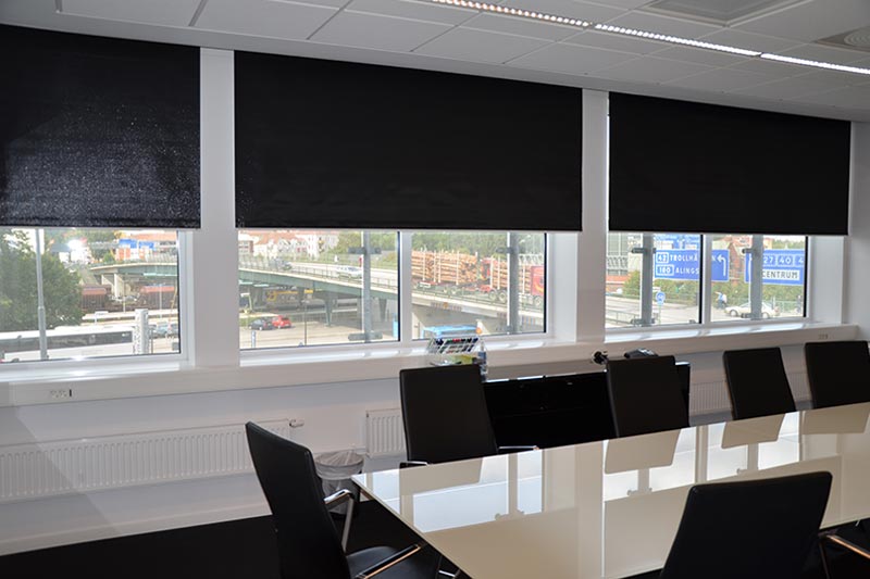 Med automation optimerar man solavskärmningen så att arbets- och levnadsförhållandena blir så jämna och bekväma som möjligt.